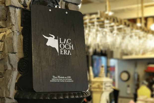 Logo La Cochera sobre Clipboard