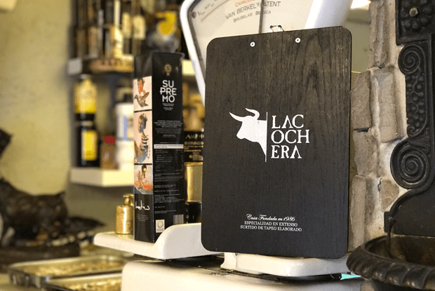 Logo La Cochera sobre Clipboard