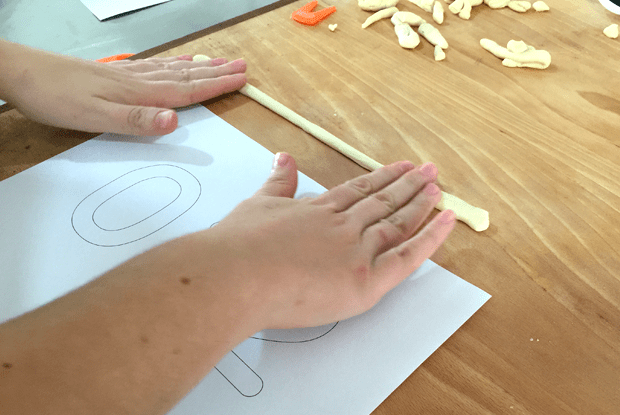 01 Haciendo las letras en pan